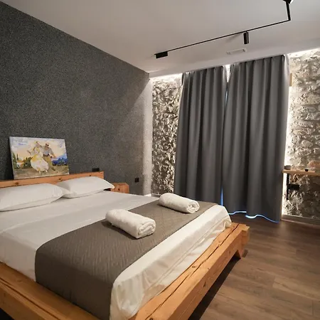 Hotel Albulena & *