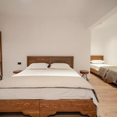 Albulena & Hotel *